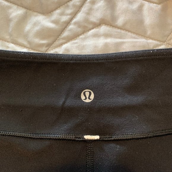 Lululemon Women’s Tall Reverse Groove Shorts - Picture 10 of 11
